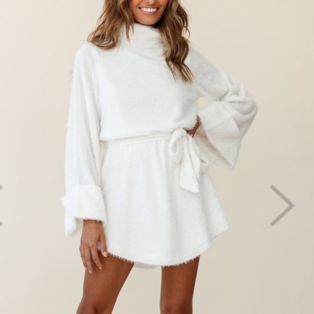 Selfie Leslie White Fuzzy Dress